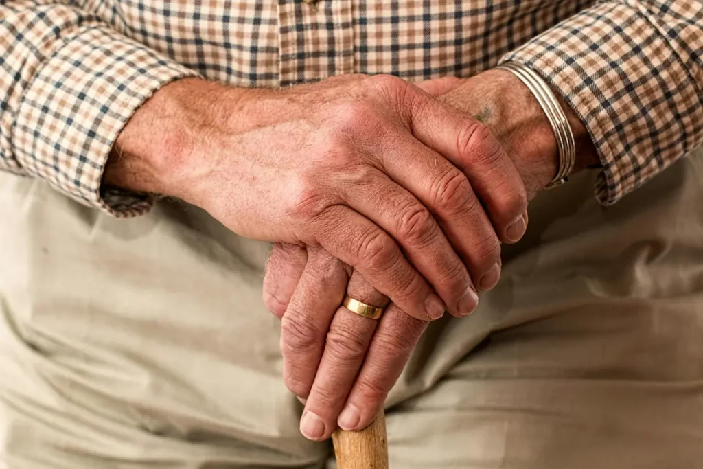 Quelles difficultés rencontrent les seniors pour s'essuyer lors de leur passage aux toilettes ?